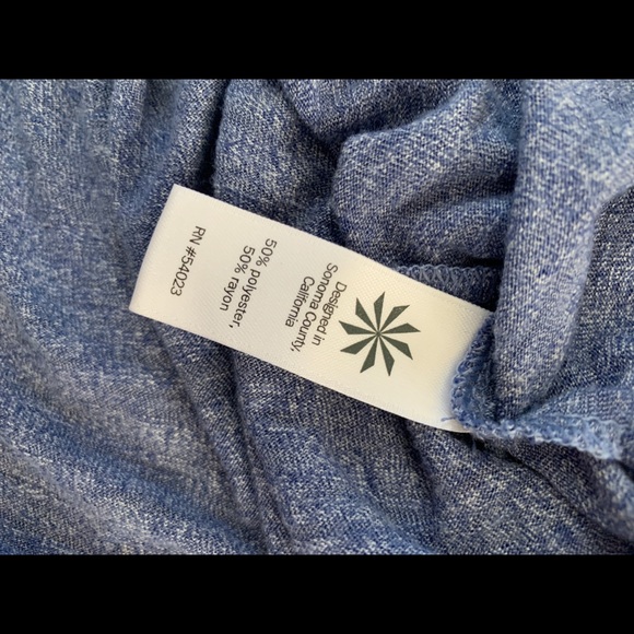 NWOT ATHLETA COLD SHOULDER TEE - Picture 6 of 6